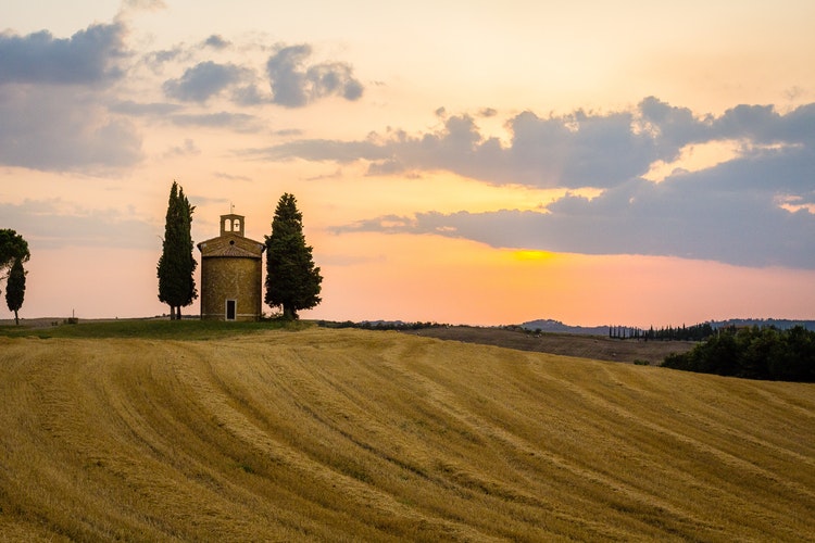 hills-in-tuscany-at-sunset